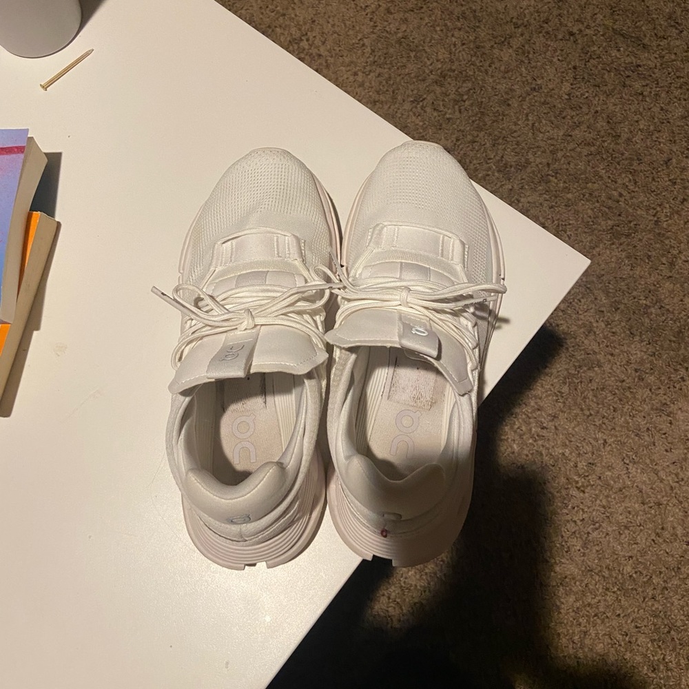 ON CLOUDNOVA SIZE 7 ALL WHITE